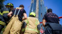 זירת תאונת העבודה בתל אביב (צילום: אבשלום ששוני/פלאש90)