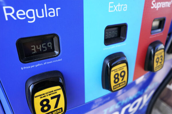 לראשונה בהיסטוריית ארה״ב: מחיר גלון דלק זינק ל-5 דולר