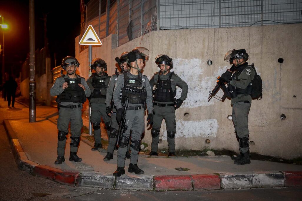 שוטרי משטרת ישראל בזמן העימותים בשייח ג'ראח (צילום: נעם רבקין, פלאש 90)