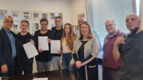 מעמד חתימת ההסכם הקיבוצי בתיאטרון באר שבע. (צילום: יח"צ)