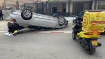 חשד לרצח: התהפכות רכב כתוצאה מירי בכפר כנא, ממנה נהרג גבר בשנות ה-40 לחייו (צילום: דוברות מד״א)