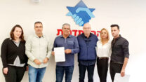 חתימת הסכם קיבוצי לעובדי רשת בתי הקפה ״קופי טו גו״ (צילום: דוברות ההסתדרות)