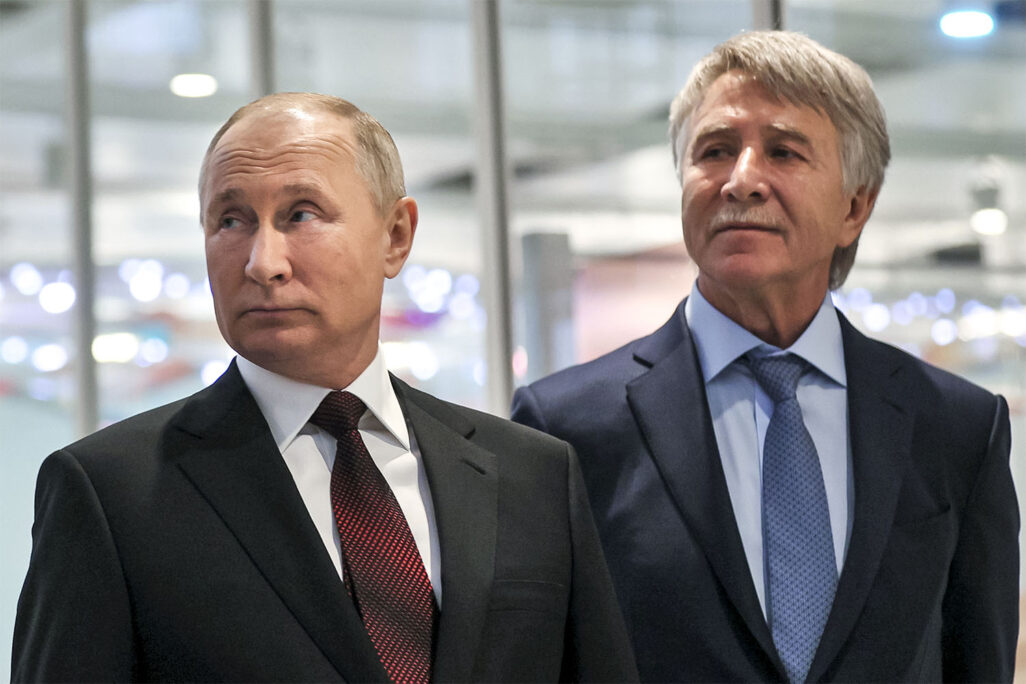 לאוניד מיכלסון (מימין),  אחד מעשירי רוסיה וולדימיר פוטין (צילום: Mikhail Metzel, Sputnik, Kremlin Pool Photo via AP)