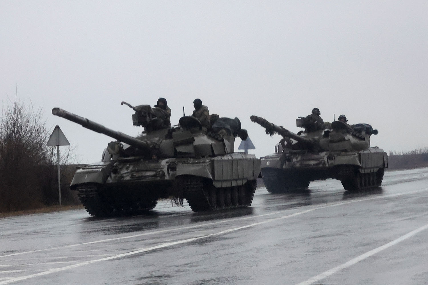 כוחות רוסיים במריופול (צילום: REUTERS/Carlos Barria)