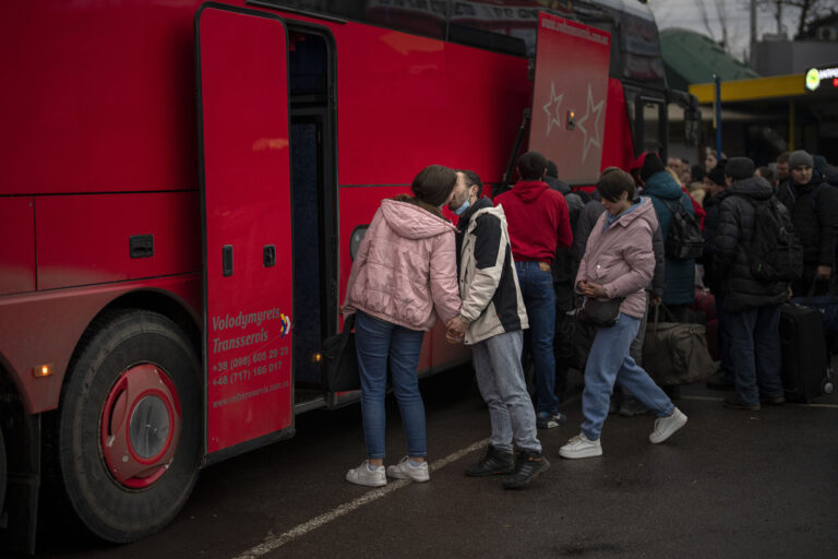 A couple kiss goodbye before the woman boards a bus out of Kyiv, Ukraine, Thursday, Feb. 24, 2022. (Photo: AP Photo/Emilio Morenatti)