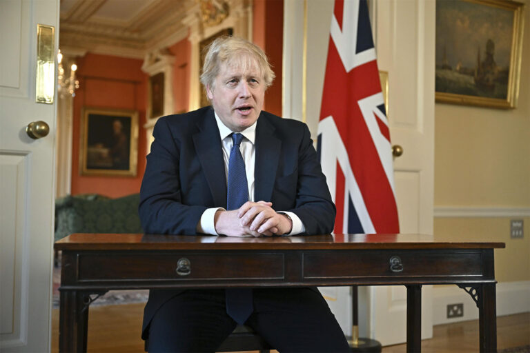 בריטניה, יולי. בוריס ג'ונסון מתפטר, ומאז מחליפה הממלכה שני ראשי ממשלה (צילום: Jeff Mitchell /Pool Photo via AP)