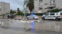 זירת אירוע האלימות שהתרחש הלילה ברמלה (צילום: דוברות המשטרה)