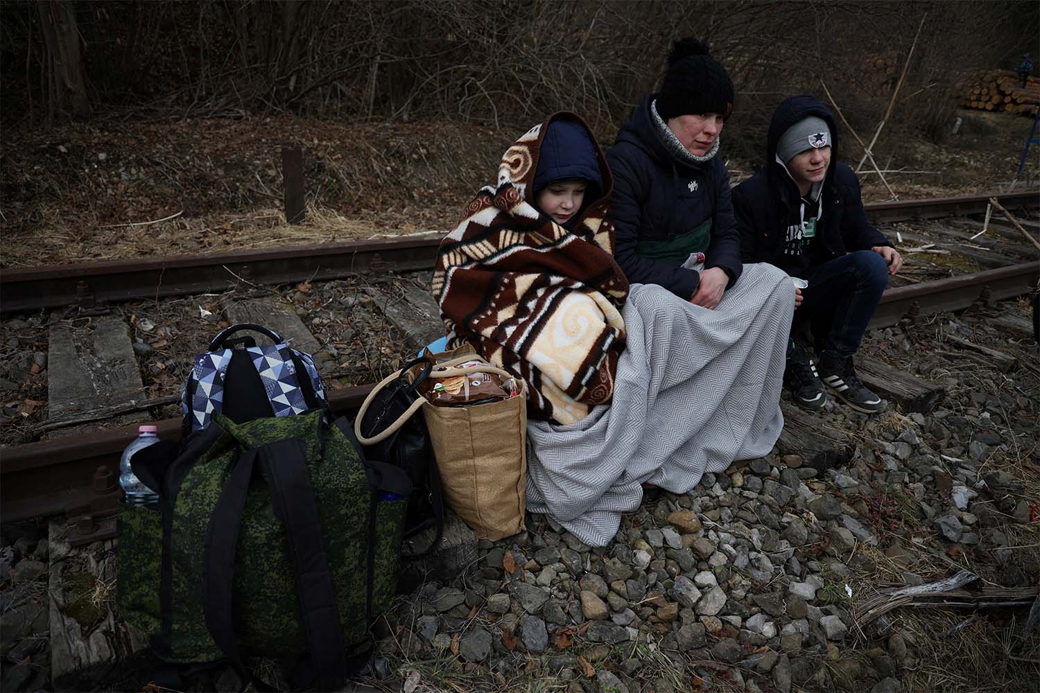 פליטים אוקראינים בגבול עם פולין (צילום: REUTERS/Kacper Pempel)