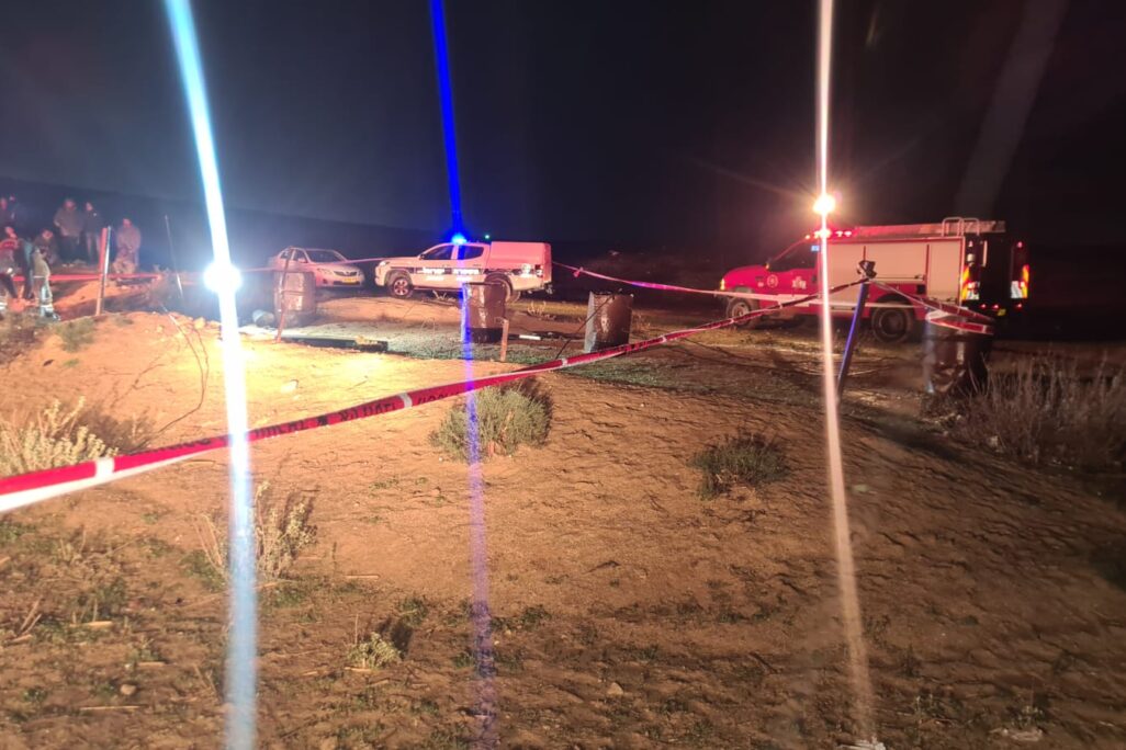 האזור בו נמצאה הגופה בפזורת ערערה בנגב (צילום: דוברות המשטרה) האזור בו נמצאה הגופה בפזורת ערערה בנגב (צילום: דוברות המשטרה)