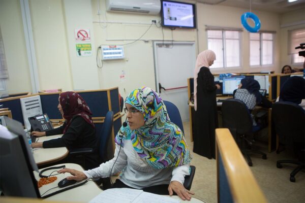 "אני עובדת מגיל 13": נערות ערביות נאלצות לפרנס את משפחתן בזמן הלימודים