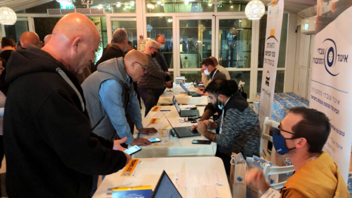 Founding conference of the Histadrut’s Union of Taxi Drivers (Photo: Davar)