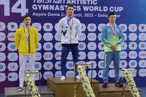 אלכס מיאקינין זוכה במדליית הזהב בגביע העולם בדוחא (צילום: באדיבות איגוד ההתעמלות בישראל)