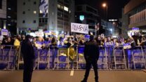 הפגנה נגד המלחמה באוקראינה, מחוץ לשגרירות ררוסיה (צילום: תומר נוימן / פלאש 90)