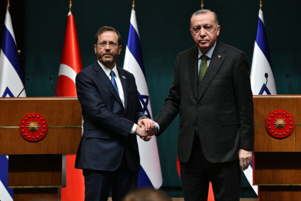 נשיא המדינה יצחק (בוז׳י) הרצוג ונשיא טורקיה רג׳פ טאיפ ארדואן (צילום: חיים צח/לעמ)