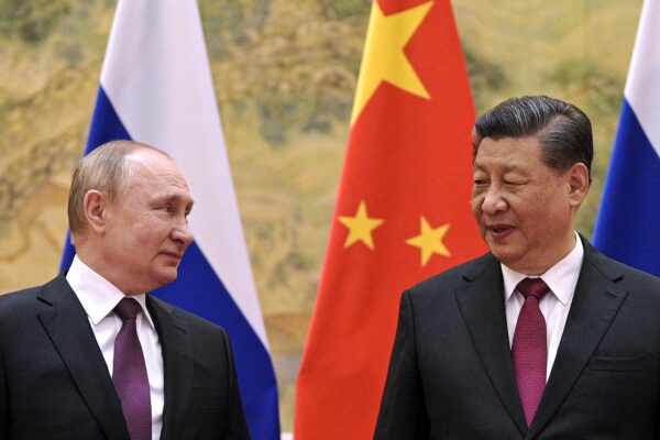 נשיא רוסיה ולדימיר פוטין (משמאל) ונשיא סין שי ג'ינפינג (צילום: Alexei Druzhinin, Sputnik, Kremlin Pool Photo via AP)