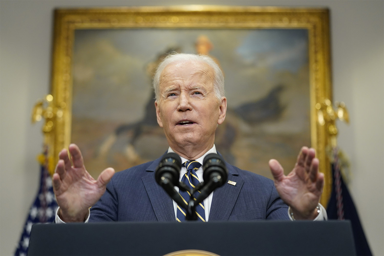 נשיא ארה&quot;ב, ג'ו ביידן, מודיע על החמרת סנקציות על המסחר עם רוסיה בנאום בבית הלבן (AP Photo/Andrew Harnik)