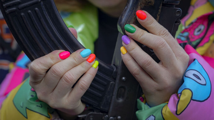 A young woman handles a weapon during a basic combat training for civilians organized by the Special Forces Unit Azov of Ukraine's National Guard in Mariupol. (Photo: AP Photo/Vadim Ghirda)