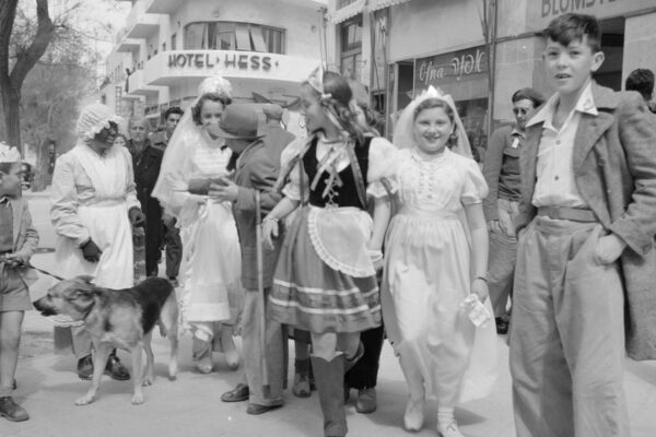 ילדים בפורים בתל אביב, 1948 (צילום: ויקימדיה)