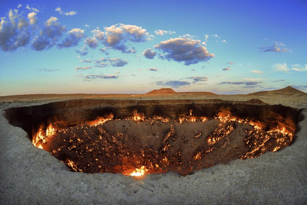 "שער הגיהנום" בטורקמניסטן (צילום: AP Photo/Alexander Vershinin)