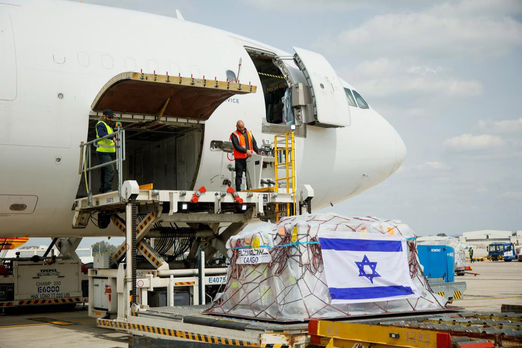 משלוח של ציוד להקמת בית החולים הישראלי באוקראינה (צילום: סיון שחור, ענבה, לע״מ)