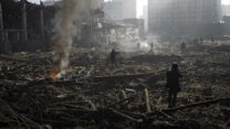 הריסות בניין בקייב מהפצצות צבא רוסיה (צילום: AP Photo/Rodrigo Abd)
