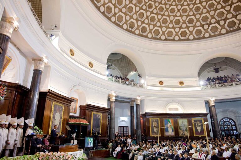 נשיא ארה&quot;ב ברק אובמה בהופעה בפני הפרלמנט ההודי בדלהי, ב-2010. &quot;בשנים האחרונות רואים פריחה חסרת תקדים של יחסי הודו וארה&quot;ב&quot; (צילום: ויקיפדיה)