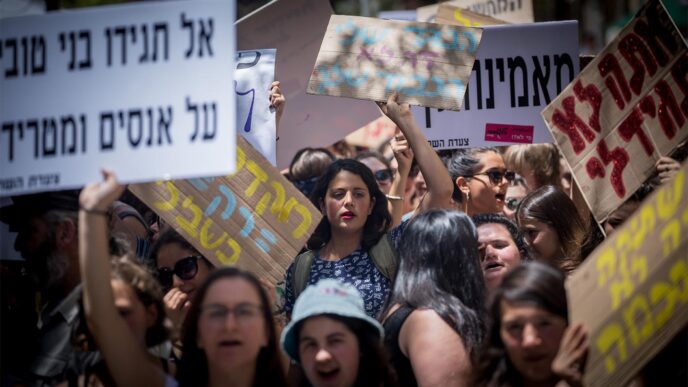 Israeli protesters chant slogans as they march in the SlutWalk in central Jerusalem, on May 18, 2018. The SlutWalk originated in Toronto in 2011. (Photo: Yonatan Sindel/Flash90)