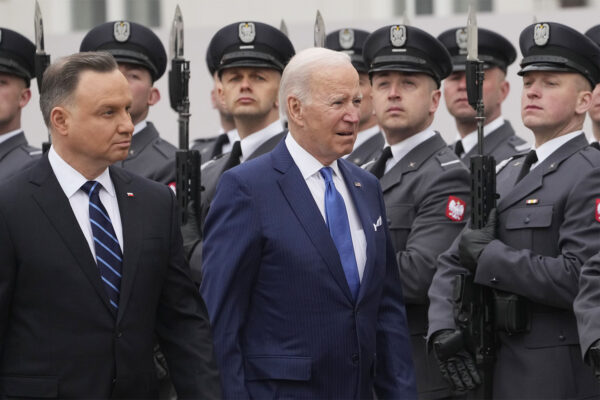 נשיא ארה"ב ג'ו ביידן ונשיא פולין אנדז'יי דודה (צילום: AP Photo/Czarek Sokolowski)