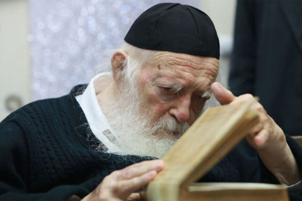 Rabbi Chaim Kanievsky at his home in Bnei Brak, December 26, 2019. (Photo Archive: Yaakov Nachumi /Flash 90)