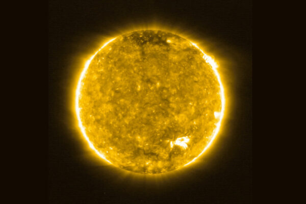 השמש במרחק 75 מיליון ק״מ, כפי שתועדה מחללית ״סולאר אורביטר״ (צילום: סוכנות החלל האירופית)