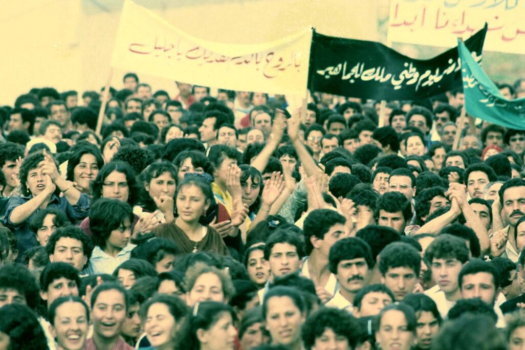 مظاهرات في سخنين في يوم الأرض عام 1988 (الصورة: إف شرير ، مجموعة دان حداني ، المكتبة الوطنية)
