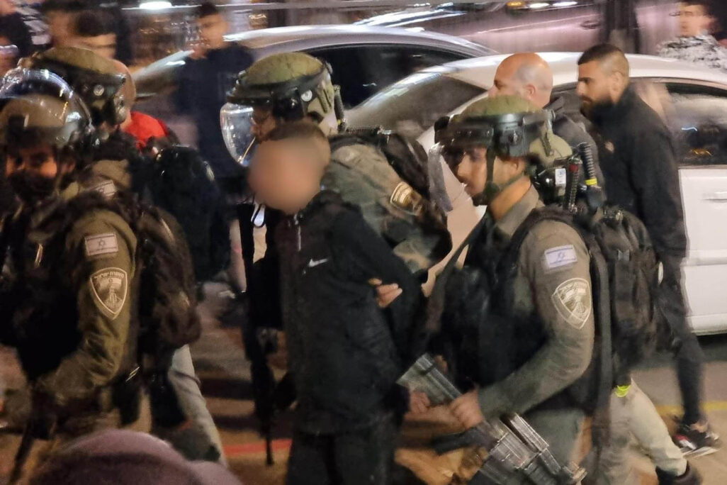 (צילום: דוברות המשטרה) התפרעויות ליד שער שכם (צילום: דוברות המשטרה)