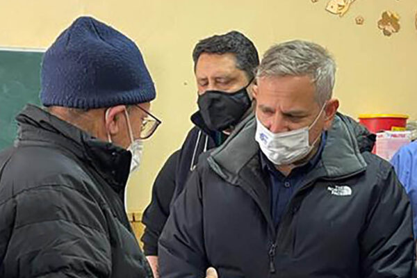 שר הבריאות ניצן הורביץ בביקורו בבית חולים שדה ישראלי שהוקם באוקראינה (צילום: שרון יניב)
