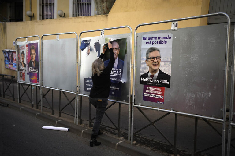 בוקר הבחירות לנשיאות צרפת במארסיי (AP Photo/Daniel Cole)