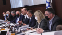 ישיבת ממשלת בנט לפיד. אם המצב טוב כל כך, למה הוחלט על קיצוץ בשירותים החברתיים? (צילום: אוהד זוויגנברג/פול)