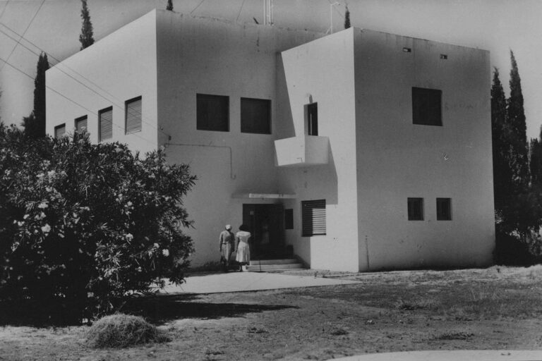 בית גורדון בעת הקמתו. נפתח לציבור ב-1941 (צילום: ארכיון דגניה א')
