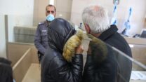 גננת המואשמת בהתעללות בילדים בגן בקריית שמונה בבית המשפט (צילום: דוד כהן/פלאש90)