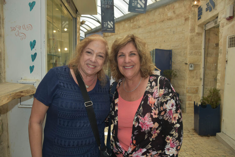Bonnie Bronoff (on right) and Allison Zeints. (Photo: Hadas Yom Tov)