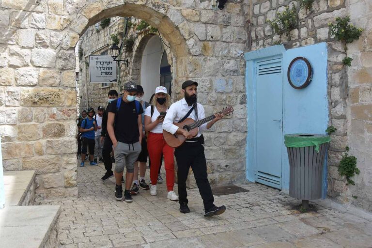 Later in the day, the streets ring with the sounds of foreign languages. (Photo: Hadas Yom Tov)