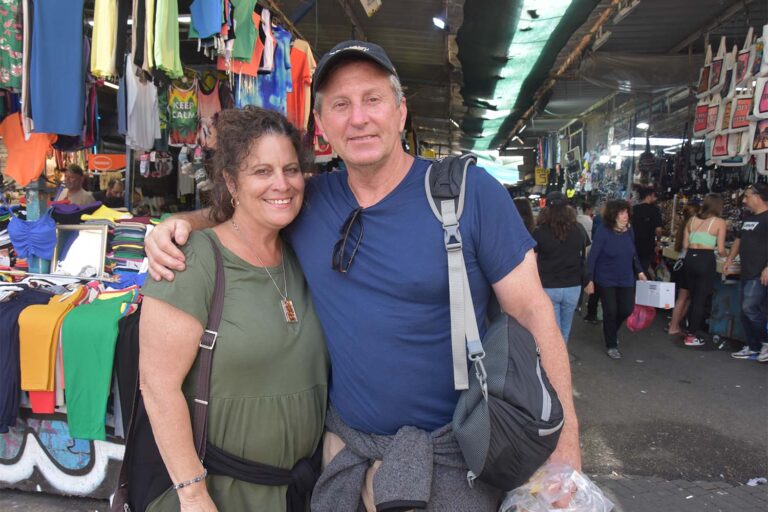 Leslie and Mike Cullen at Shuk HaCarmel market, Tel Aviv. (Photo: Hadas Yom Tov)