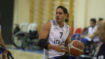 עשהאל שבו במדי נבחרת ישראל בכדורסל בכיסאות גלגלים (צילום: קרן איזקסון, הוועד הפראלימפי בישראל)