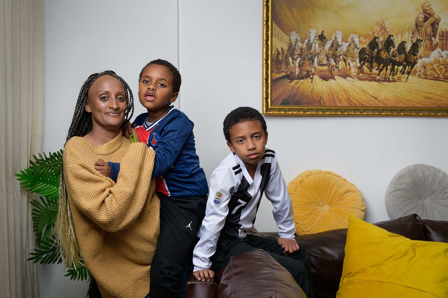 זהבה, אביתר ואבירם תלם. &quot;עבדתי קשה כדי שהילדים יאהבו אוכל אתיופי ויאכלו בריא&quot; (צילום: יונתן בלום)