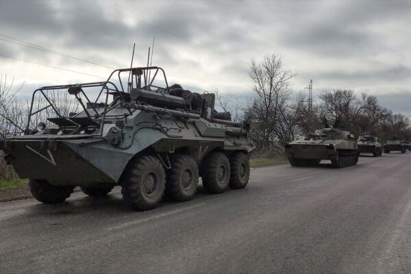 כוחות רוסים בפאתי העיר מריופול (צילום: AP Photo/Alexei Alexandrov)