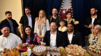 ראש הממשלה, נפתלי בנט, בחגיגות המימונה אצל משפחת אזולאי במושב שילת (צילום: חיים צח/ לע"מ)