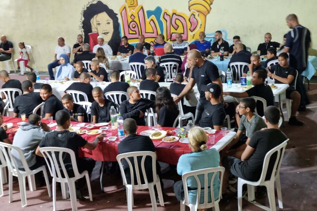 סעודת אפטאר במרכז הנוער (צילום: אחמד חסונה)