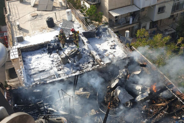 השריפה בבניין בירושלים (צילום: כבאות והצלה)