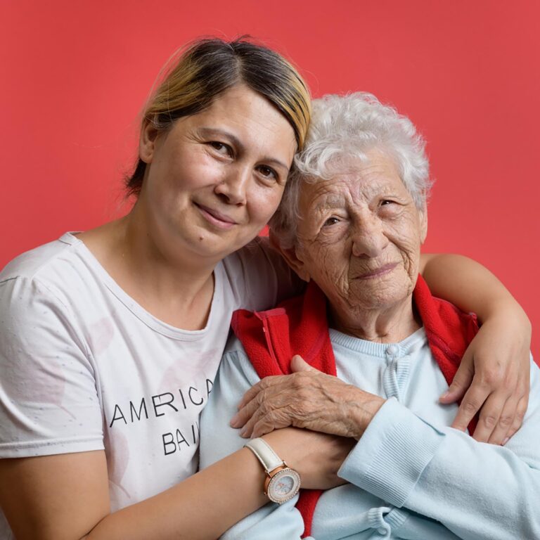 Greta Levy with her home care worker Narcissa. Levy: “When I saw Nasser go to war against us, I left the Communist Party” (Photo: Jonathan Bloom)