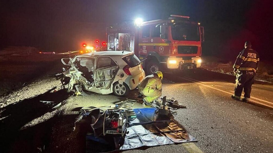 תאונת דרכים בכביש 90, בערבה (קרדיט צילום: תיעוד מבצעי כבאות והצלה אילת)