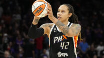 בריטני גריינר במדי פיניקס מרקורי מה-WNBA (צילום ארכיון: AP Photo/Rick Scuteri)