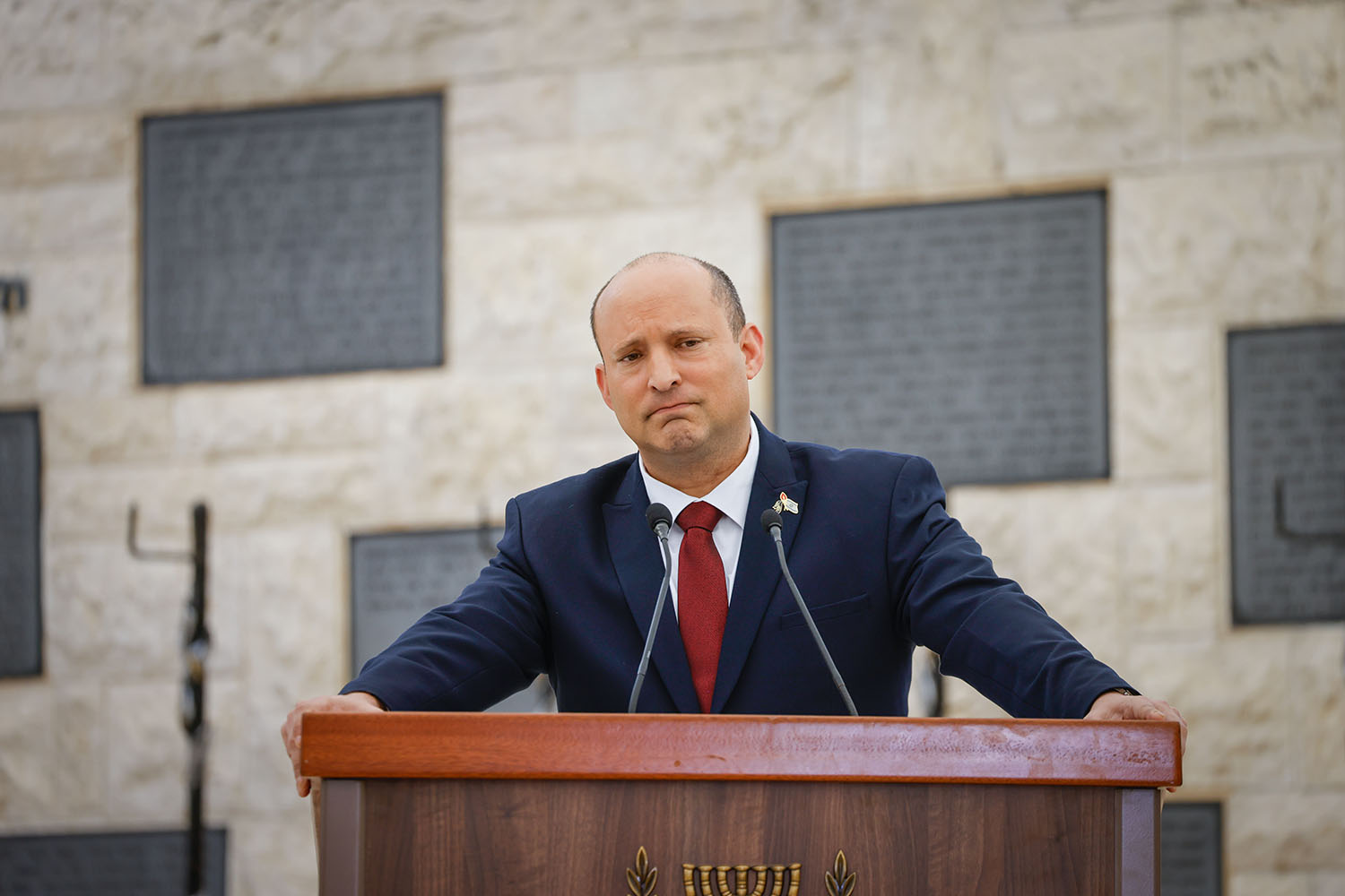 ראש הממשלה נפתלי בנט בטקס הזיכרון לנפגעי פעולות האיבה (צילום: אוליביה פיטוסי, פלאש 90) ראש הממשלה נפתלי בנט בטקס הזיכרון לנפגעי פעולות האיבה (צילום: אוליביה פיטוסי, פלאש 90)